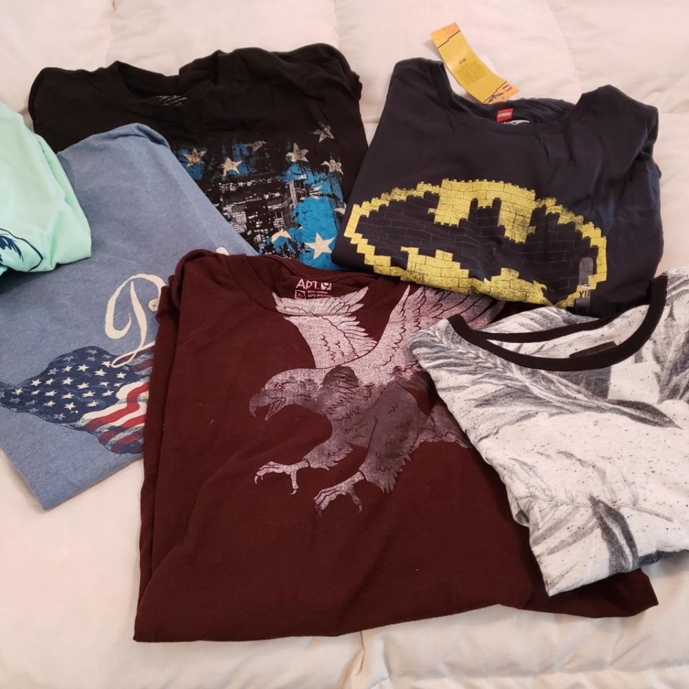 Six Assorted Graphic Tee's XL